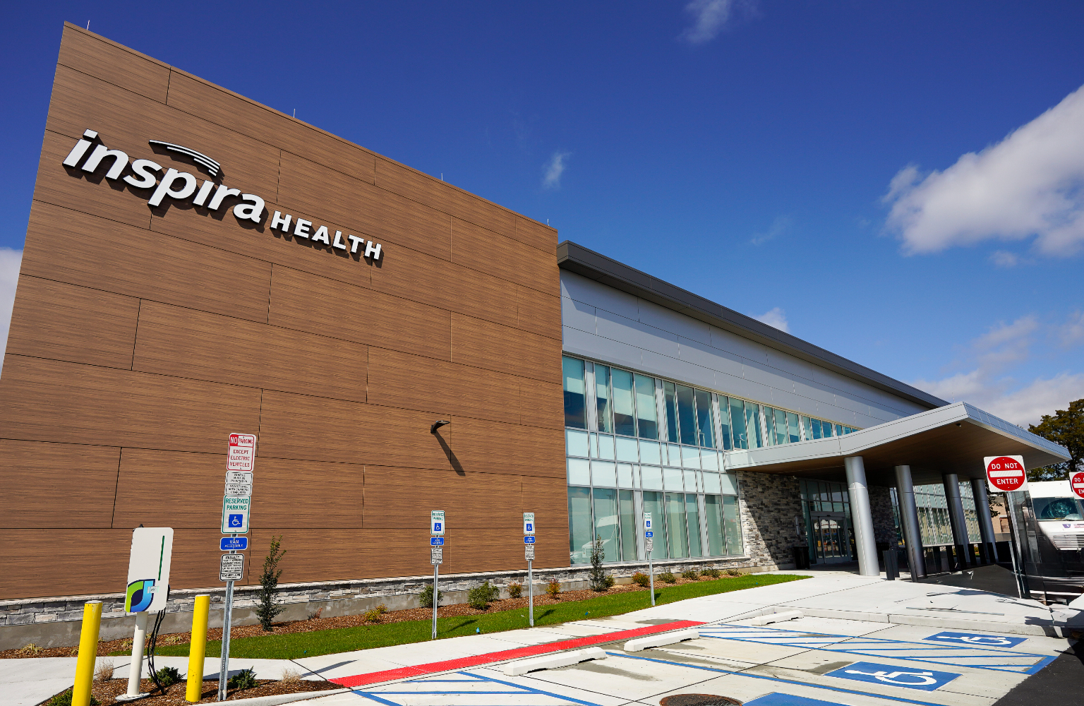 Meeting the moment: Inspira cuts ribbon on Health Center in Deptford ...