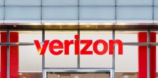 Verizon Communications storefront.