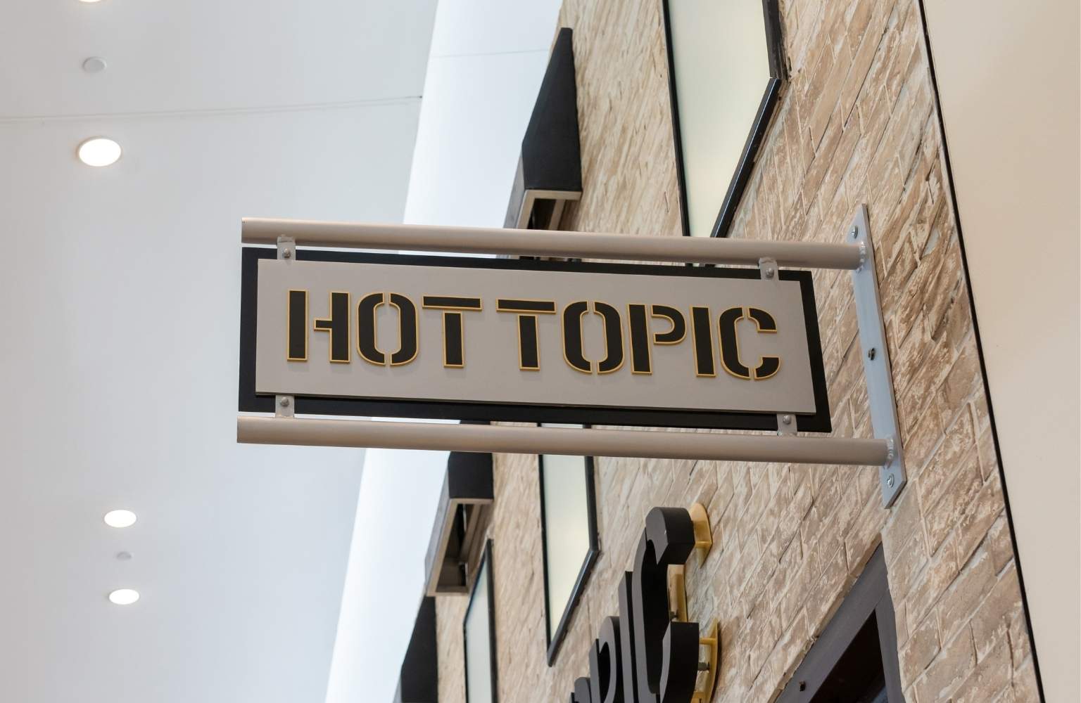 Spencer Spirit Holdings completes acquisition of Hot Topic Inc., expanding reach to over 3,000 stores